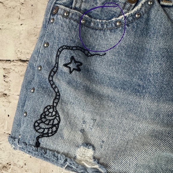 Levis 501 Limited Edition Denim Shorts Size 25 Snake Studs Embroidered Taylor XX - Picture 2 of 8